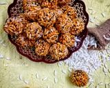 A picture of step 4 of Til Kurmura Ladoo.