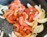 Hình bước làm 3 của món Bánh Gạo Ức Gà Xào Kim Chi & Bắp Cải Nhăn