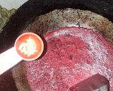 A picture of step 2 of Beetroot halwa.