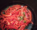 Foto del paso 2 de la receta: Albondiguitas en salsa de tomates, pimientos y lentejas