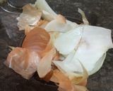 Foto del paso 1 de la receta: Cáscaras de cebolla deshidratadas para sazonar