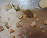Foto del paso 3 de la receta: Muslitos pollo en crema de vino blanco sin lactosa