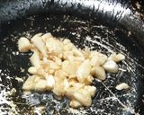 รูปขั้นตอนการทำที่ 3 ของ ผัดมันแกวทวิเห็ด Yam bean fried with 2 types of mushrooms