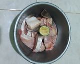 Foto langkah ke 1 dari resep Ikan Patin Kuah Kuning.
