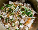 Gambar langkah 6 resipi Kongnamul Guk (Soybean Sprout Soup).