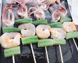 Hình bước làm 2 của món Hải sản xiên que nướng