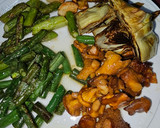 Foto del paso 3 de la receta: Arroz con camagroc, secreto, alcachofas..