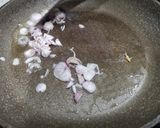 รูปขั้นตอนการทำที่ 2 ของ ไข่ราดหมูผัดพริกเกลือ