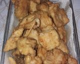 Foto del paso 3 de la receta: Pollo enharinado y tortitas de patatas