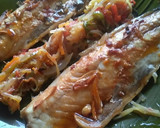 Foto del paso 4 de la receta: Caballa al horno, con refrito de jengibre, ajos y pimentón