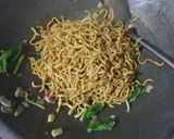Foto langkah ke 4 dari resep Mie Goreng Ekonomis.