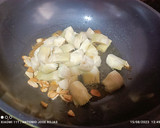 Foto del paso 3 de la receta: Spaghetti de ajo y guindilla con alcachofas