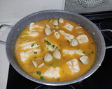 Foto del paso 4 de la receta: Bacalao en salsa marinera