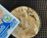 Foto langkah ke 2 dari resep Es Kopi Dalgona.