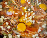 Foto del paso 4 de la receta: Huevos con acelgas y dukkah