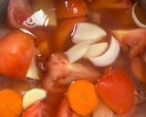 صورة لخطوة 2 من وصفة شوربه الطماطم لذيذه وسريعه 😋