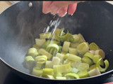 Espaguetis con puerro y langostinos