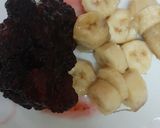 A picture of step 3 of Blackberry strawberry layered smoothie.