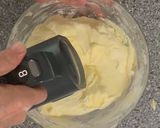 Foto del passaggio 4 della ricetta Cheesecake Oreo al cioccolato senza cottura