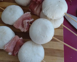 Foto del paso 1 de la receta: Brochetas de champiñón y panceta