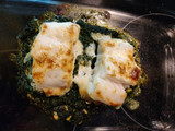 Bacalao con espinacas y piñones