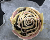 Foto del paso 4 de la receta: 627. Flor de hojaldre de jamón y queso (principal pizza)
