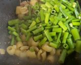 Foto langkah ke 2 dari resep Tumis Bunga Bawang Kikil.