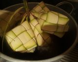 Foto langkah ke 1 dari resep KeTupat Rebus Praktis.