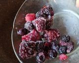 Foto del paso 1 de la receta: Parfait de yogurt con frutos rojos