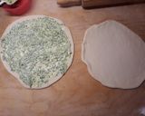 Medvehagymás kiflik recept fázis 4 fotója