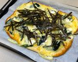 A picture of step 5 of Japanese Wakame Seaweed Pizza.