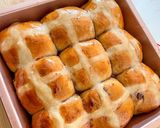 Foto langkah ke 4 dari resep Hot Cross Buns Roti Empuk Tanpa Telur.