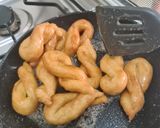 Foto langkah ke 3 dari resep Kue Untir (Pilin Gula) - No Knead, No Egg.