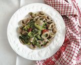 Foto del passaggio 4 della ricetta Orecchiette con le cime di rape