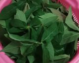 Foto langkah ke 2 dari resep Brengkes/Pepes Ikan Asin Peda Daun Singkong.