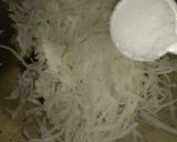 รูปขั้นตอนการทำที่ 3 ของ ขนมหัวผักกาดใส่เห็ดหอมนึ่ง (Steamed Radish Cake with Shiitake Mushrooms)