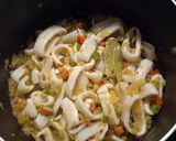 Foto del paso 4 de la receta: Guiso de papas con calamares