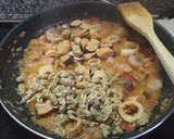 Foto del paso 9 de la receta: Arroz meloso con marisco exprés