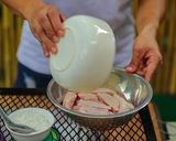 รูปขั้นตอนการทำที่ 2 ของ ปีกไก่ทอดเกลือ กรอบนอกนุ่มใน เครื่องปรุงน้อย อร่อยฟินมาก