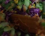 صورة لخطوة 2 من وصفة سلطة زنجر ستربس و شيبس عيدان 😋