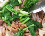รูปขั้นตอนการทำที่ 3 ของ ผัดซีอิ้วหมู