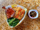 Mì trộn đùi vịt quay