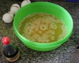 Foto del paso 1 de la receta: Pancitos duros al huevo