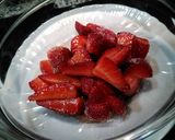 Foto del paso 1 de la receta: Fresas con helado de turrón