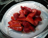 Foto del paso 1 de la receta: Fresas con helado de turrón