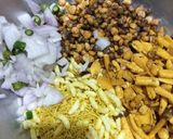 A picture of step 4 of Makhana bhel.