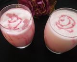 A picture of step 2 of Strawberry Lassi.