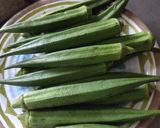 A picture of step 1 of Steam Okra.