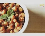 A picture of step 1 of Punjabi Chole Puri.