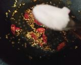 Foto langkah ke 2 dari resep Cah Kangkung Tomat.